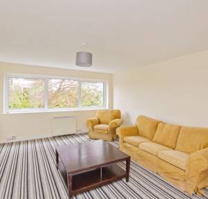 2 Bedroom Flat for sale in Glenmore Road, Salisbury