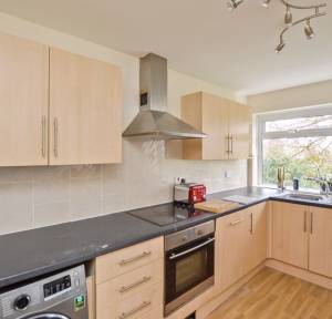 2 Bedroom Flat for sale in Glenmore Road, Salisbury