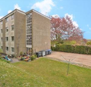 2 Bedroom Flat for sale in Glenmore Road, Salisbury