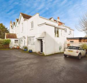 3 Bedroom Flat for sale in Harnham Road, Salisbury