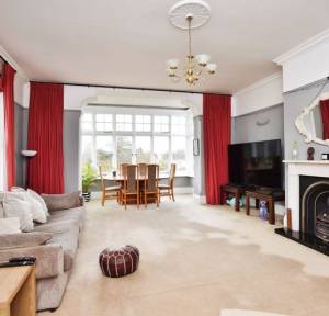 3 Bedroom Flat for sale in Harnham Road, Salisbury