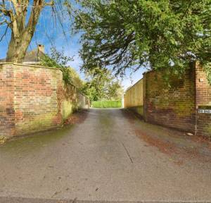 3 Bedroom Flat for sale in Harnham Road, Salisbury