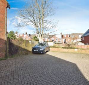 2 Bedroom House for sale in Lees Court, Salisbury