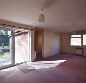 2 Bedroom Bungalow for sale in Bouverie Close, Salisbury