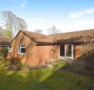 2 Bedroom Bungalow for sale in Bouverie Close, Salisbury